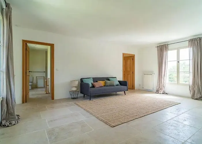 Provencal With Pool In Feriehus *