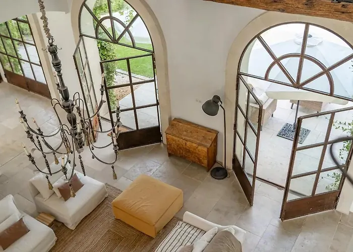 Feriehus Provencal With Pool In