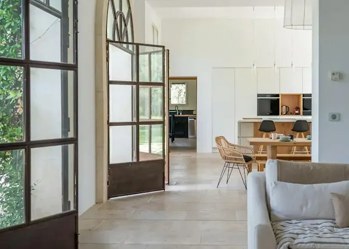 Provencal With Pool In Feriehus *