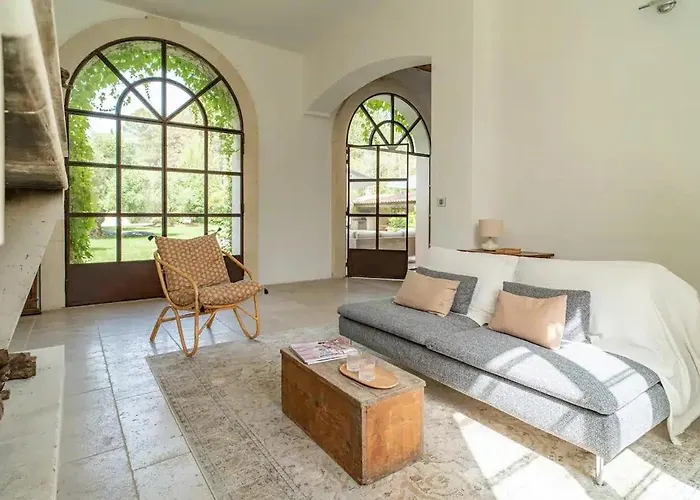 Provencal With Pool In Feriehus *